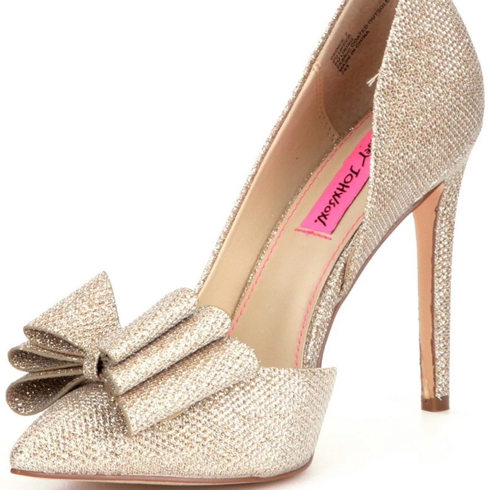 Gold glitter bow pumps